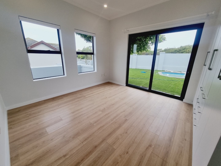 5 Bedroom Property for Sale in Sandown Western Cape